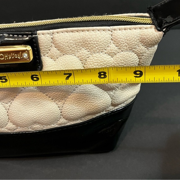 Betsey Johnson Wristlet Clutch Cosmetic Case Cream Quilted Heart Black Patent - Picture 7 of 8